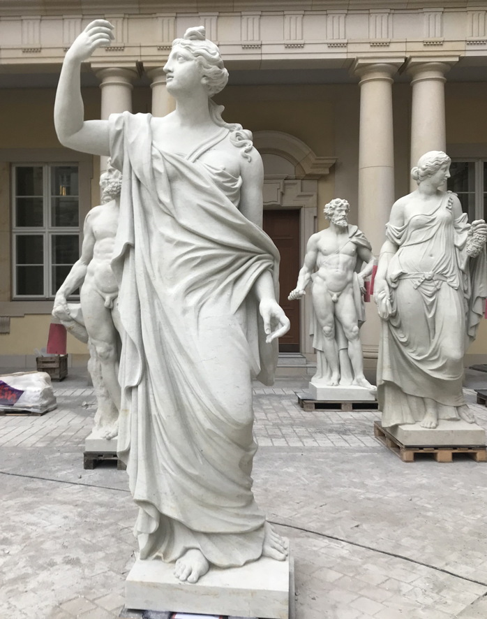 Skulptur JUSTITIA – Humboldt Forum Berlin